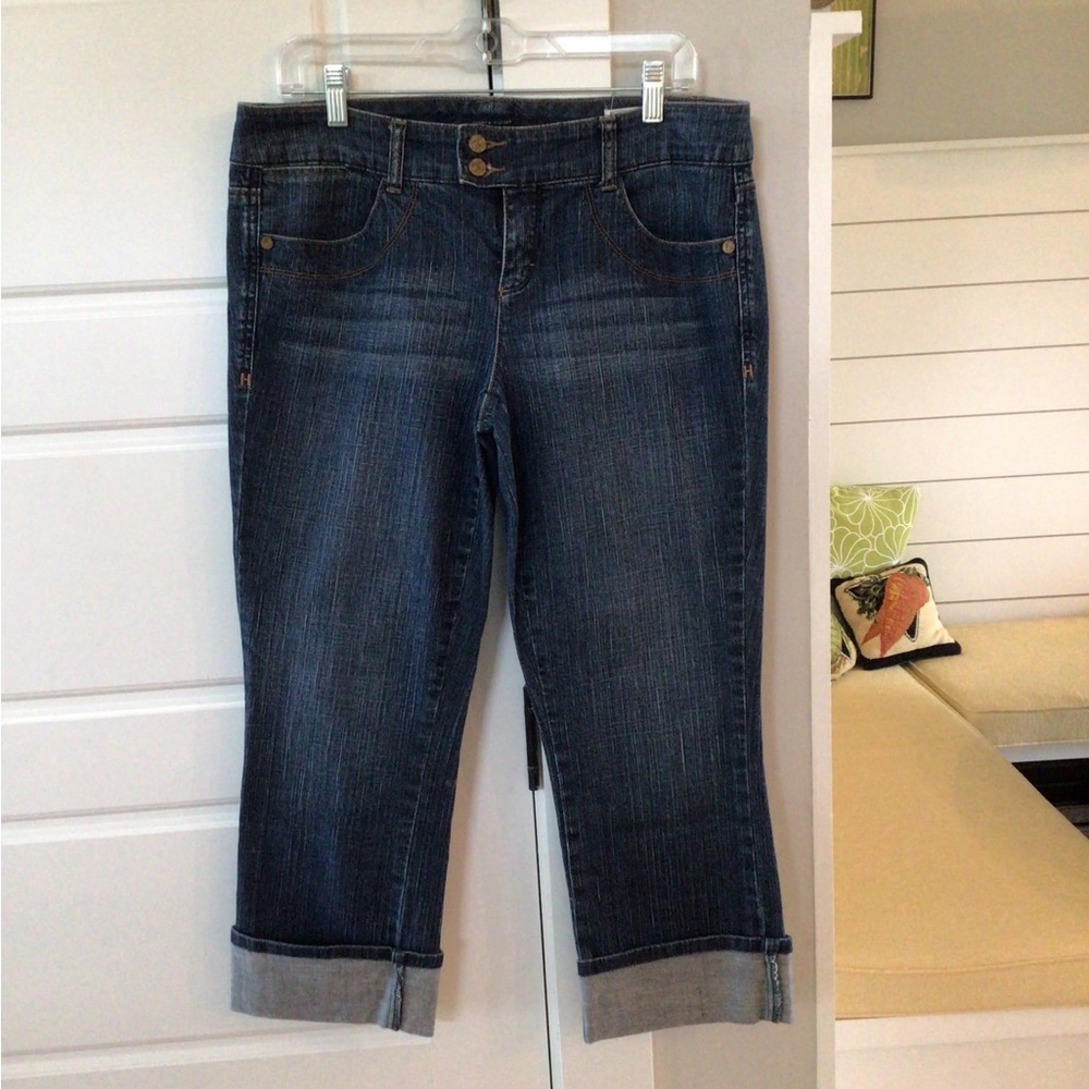 Tommy Hilfiger Denim Women’s Size 10 Straight Leg Mid Rise Cuff Jeans NEVER WORN